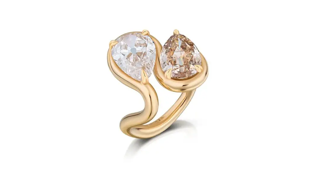 18-karat yellow gold toi et moi ring with a pear-shaped, 2-carat, fancy-light-brown, VVS2-clarity diamond and a pear-shaped, 1.5-carat, fancy-brown-yellow, VSI diamond image
