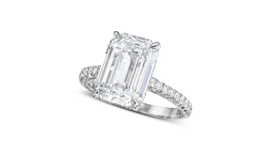 Ring bearing an emerald-cut internally flawless diamond at Christie's image