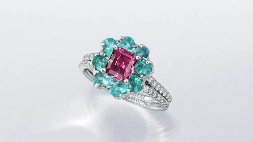 Moussaieff ring featuring an emerald-cut, fancy-purplish-red, I1-clarity diamond within a surround of oval-shaped Paraiba tourmalines at Christie's image