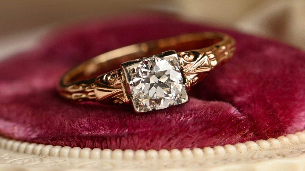 Solitaire ring featuring an old European-cut diamond in yellow gold, circa 1940s image