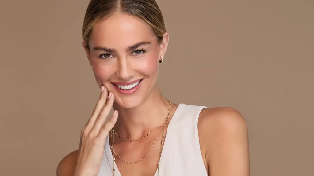 Model wearing Armadani jewelry image