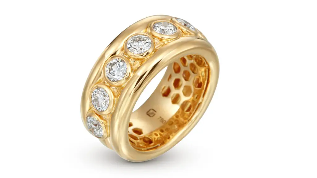 Gumuchian Moonlight ring in gold and diamonds image