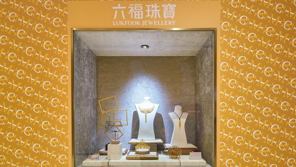 A Luk Fook store in China image