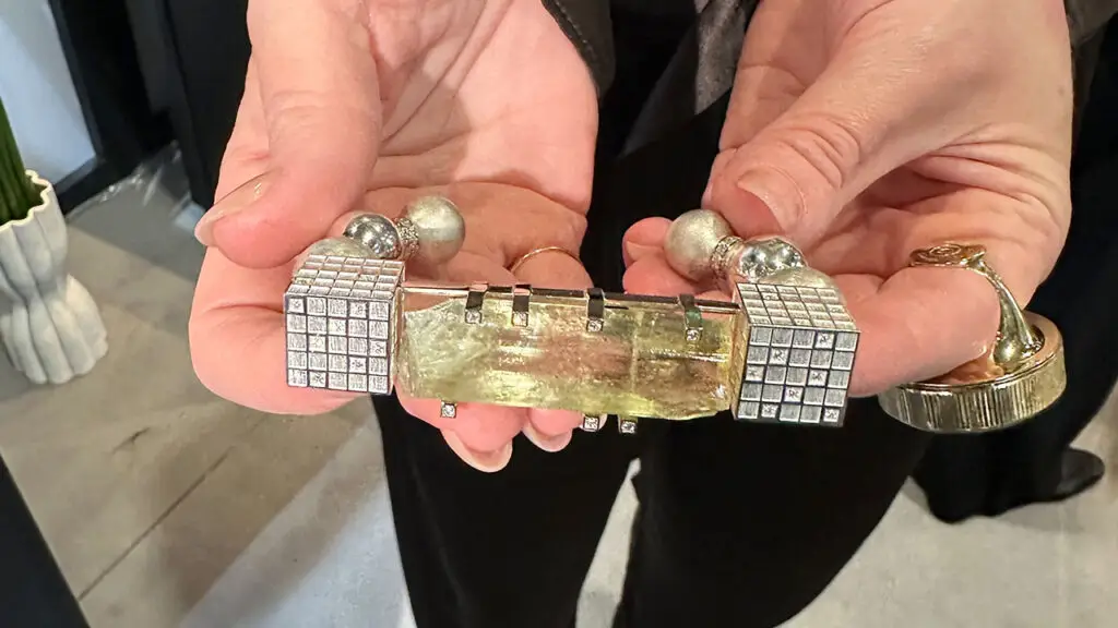 Jewel set with Ukranian heliodore image