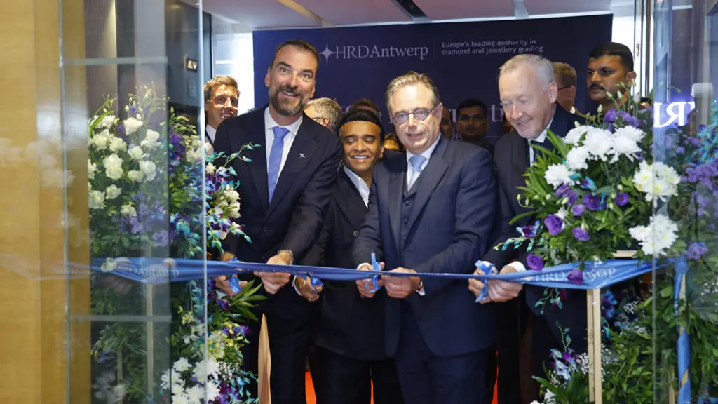 Cutting the ribbon to inaugurate the new, renovated lab at HRD Antwerp image