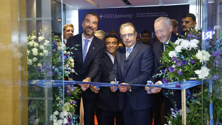 Cutting the ribbon to inaugurate the new, renovated lab at HRD Antwerp image