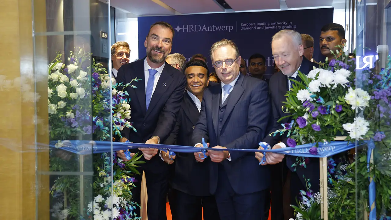 Cutting the ribbon to inaugurate the new, renovated lab at HRD Antwerp image