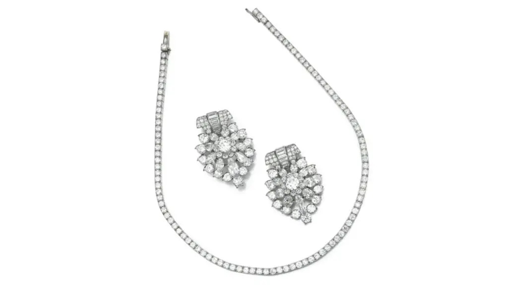 A Cartier set comprising a necklace with brilliant-cut diamonds and a pair of clip earrings with central brilliant-cut diamonds of 1.51 and 1.53 carats by Sotheby's image