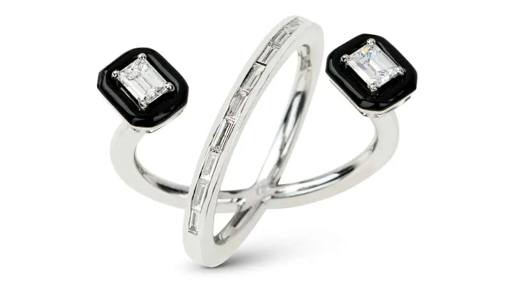 Oui ring in black enamel, white gold and diamonds image