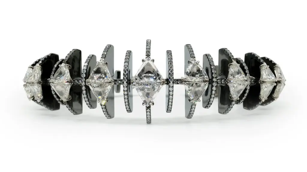 Godna Rosecut cuff in blackened gold with diamonds image