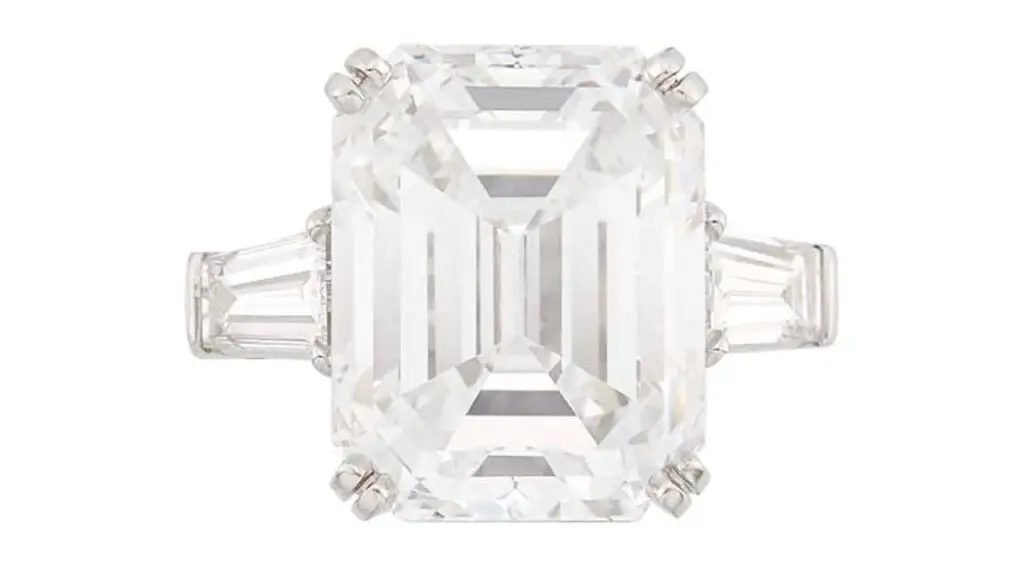 The 12.46-carat diamond ring that led the auction at Doyle image