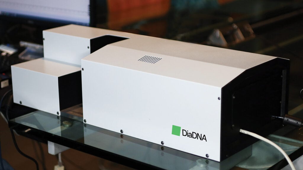 DiaDNA AI tool for scanning rough diamonds image
