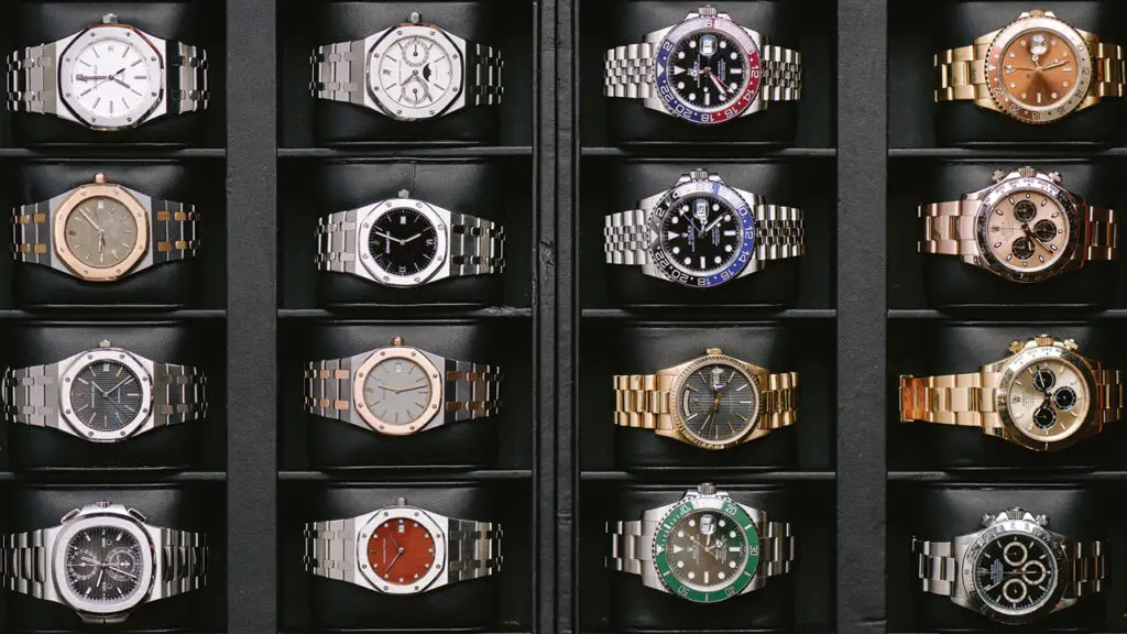 Watches on display at the Las Vegas Antique Jewelry & Watch Show image