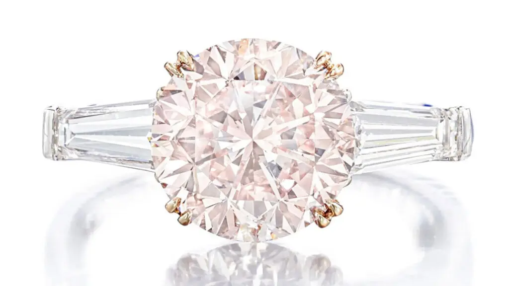 Brilliant-cut, fancy-pink, internally flawless diamond ring at Sotheby's image