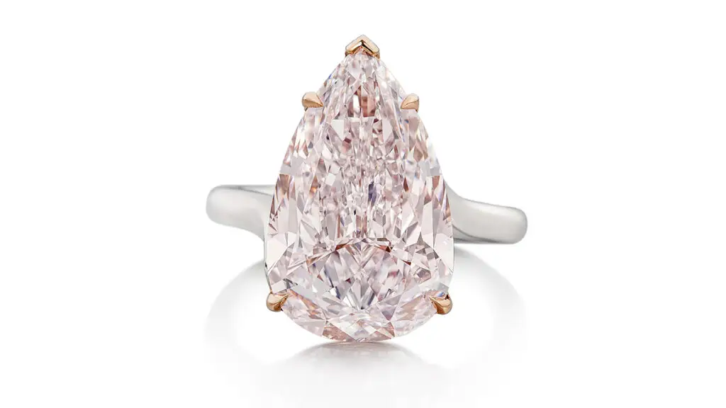 Pear-shaped diamond ring image