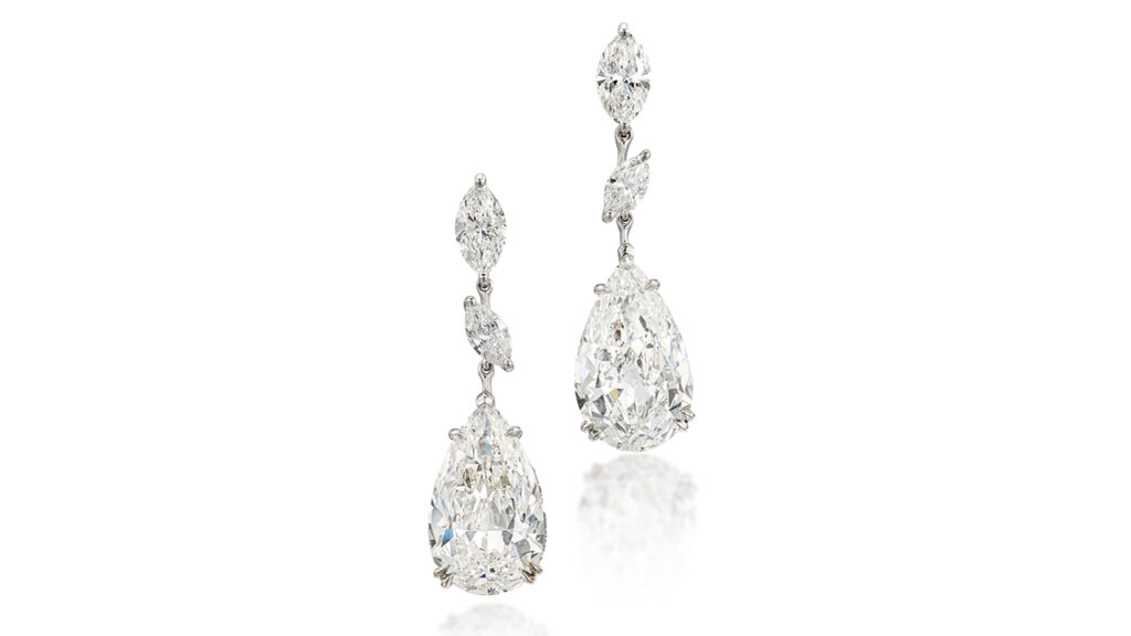 Pair of earrings suspending pear-shaped diamonds image