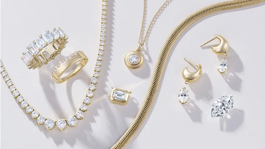 Chunky diamond and gold jewelry image
