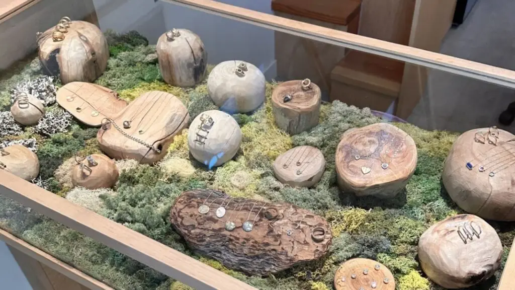 A display at Wend Jewelry in Seattle, Washington image
