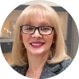 Connie Swierkowski headshot image