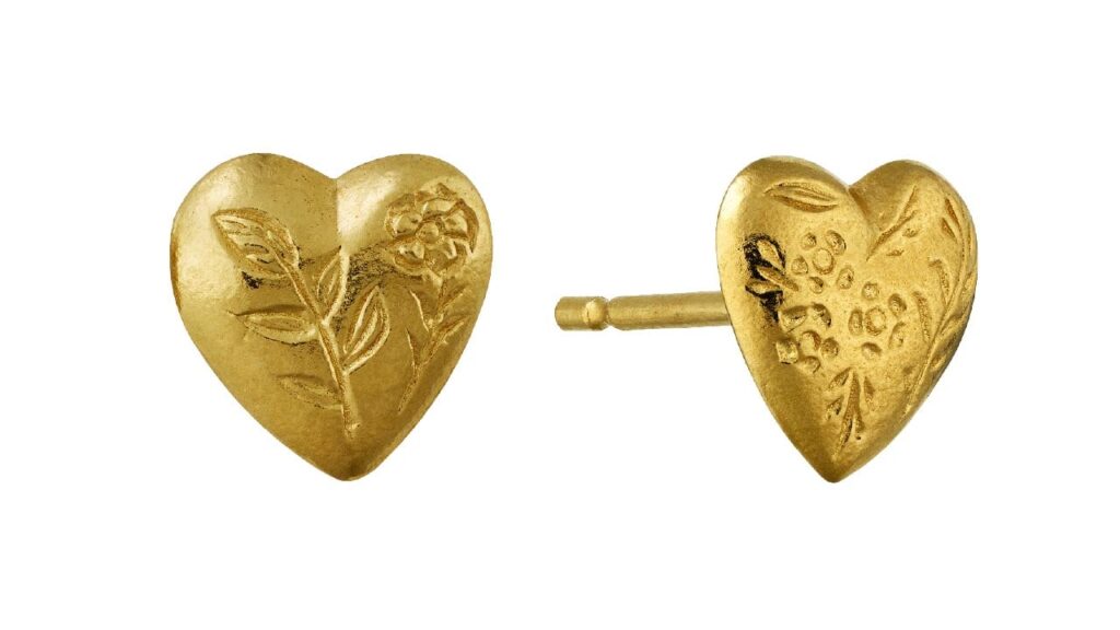 Floral Engraved Heart stud earrings in gold image