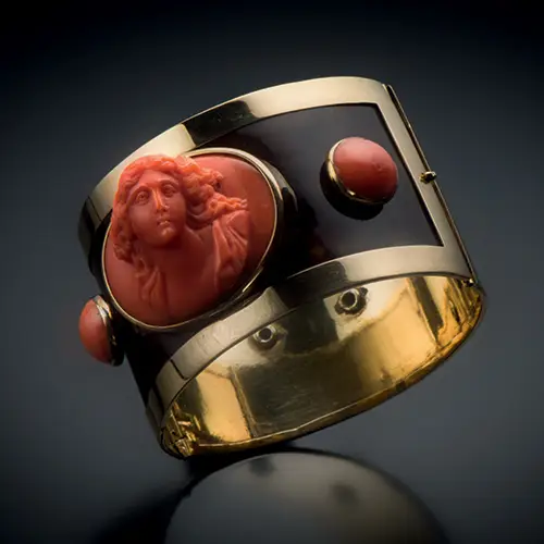 bracelet with coral cameo
and tortoiseshell, Second Empire image