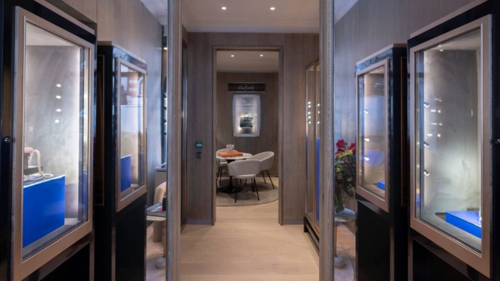 Inside the Sotheby’s Salon on London’s Bond Street, where clients can discuss commissions image