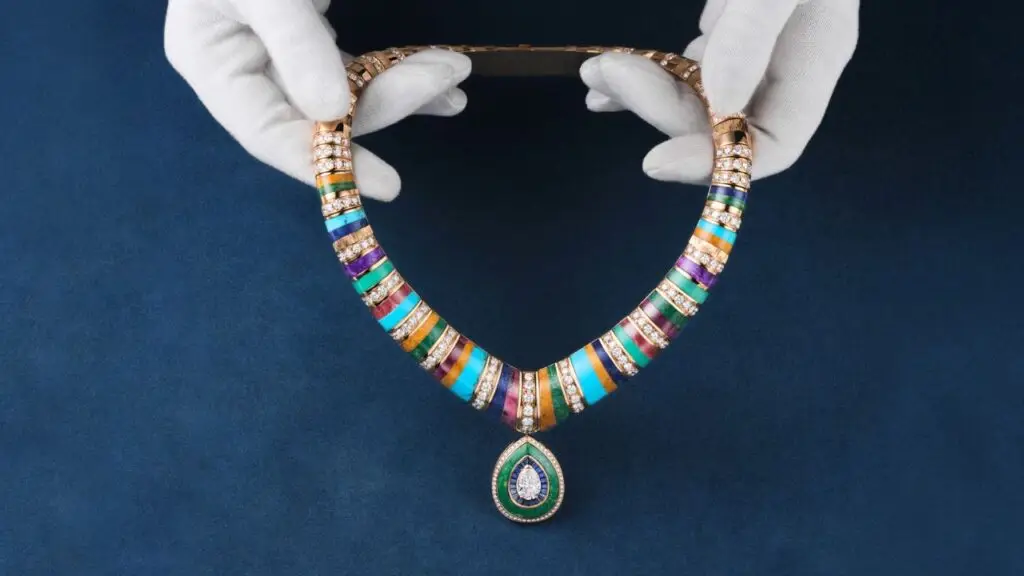 Piaget's Kaleidoscope Lights necklace in 18-karat gold with gemstone slices image