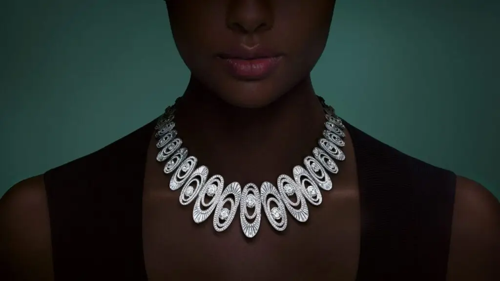 Model wearing the 1963 diamond necklace from Graff image