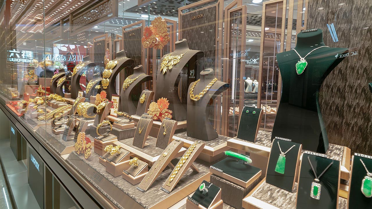 Luk Fook Revenue Rises as Diamond-Jewelry Demand Improves